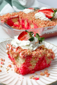 strawberry crunch poke cake recipe