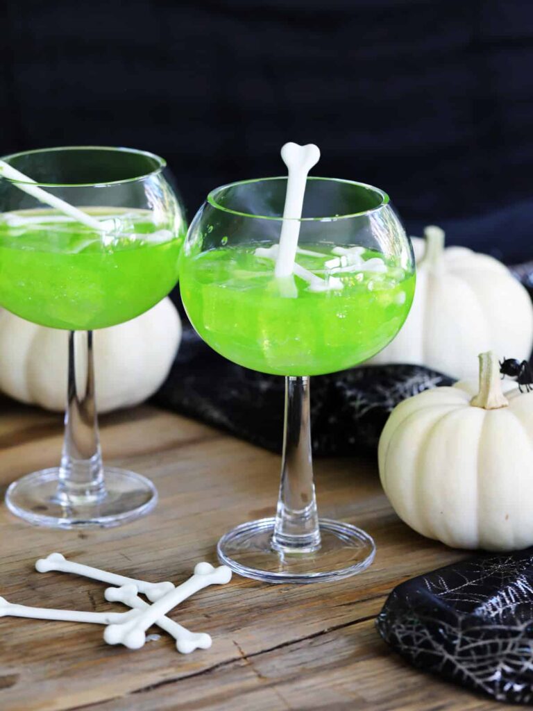 28 Spooky Halloween Drinks to Thrill Your Party Guests - ZEN AND HONEY