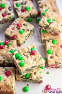 m&m christmas cookie bars