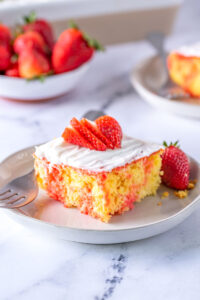 strawberry poke cake easy