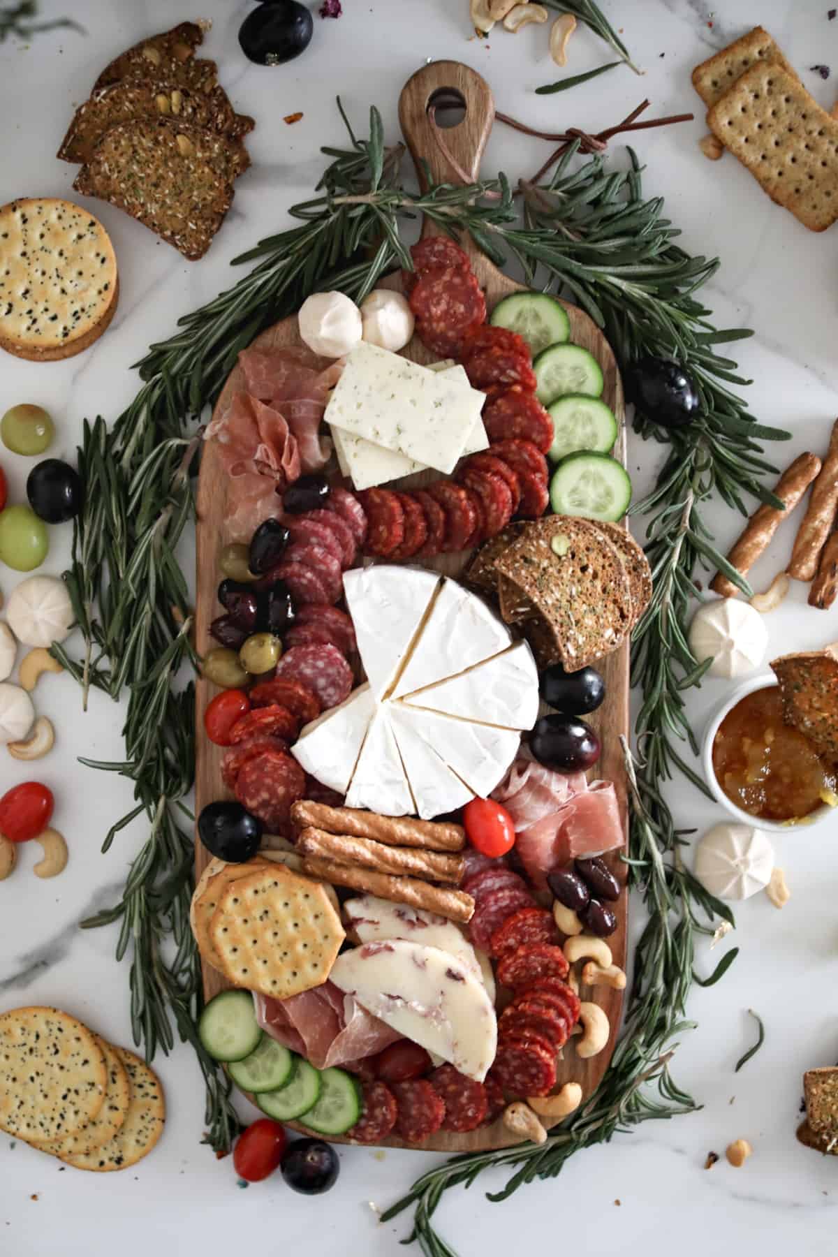 21 Extremely Festive Christmas Charcuterie Board Ideas - ZEN AND HONEY