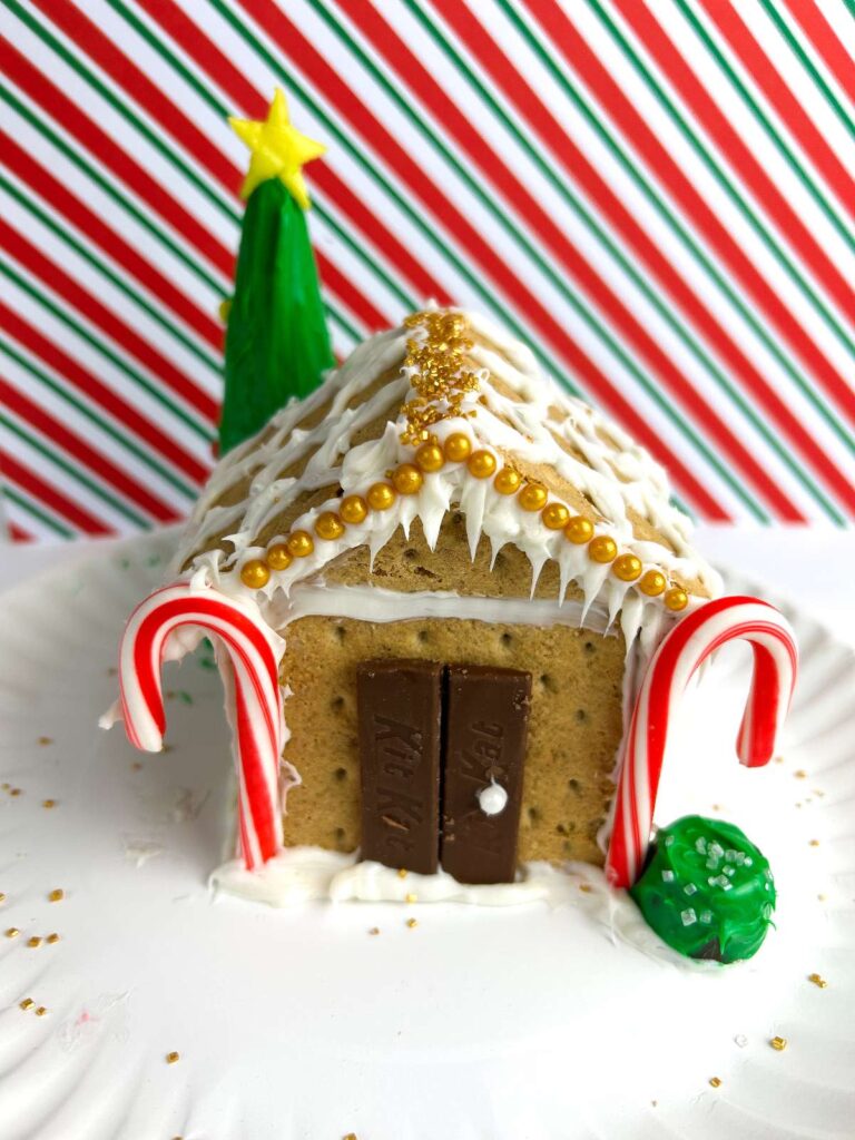 10 Spectacular Gingerbread House Decorating Ideas for Christmas - ZEN ...
