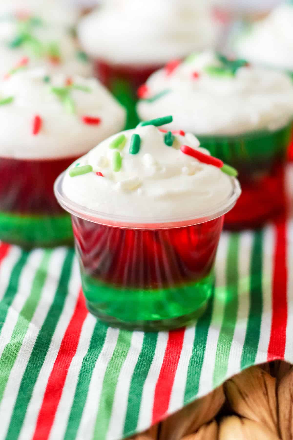 16 Festive Christmas Jello Shots That Will Bring The Jolly To Any Party ...