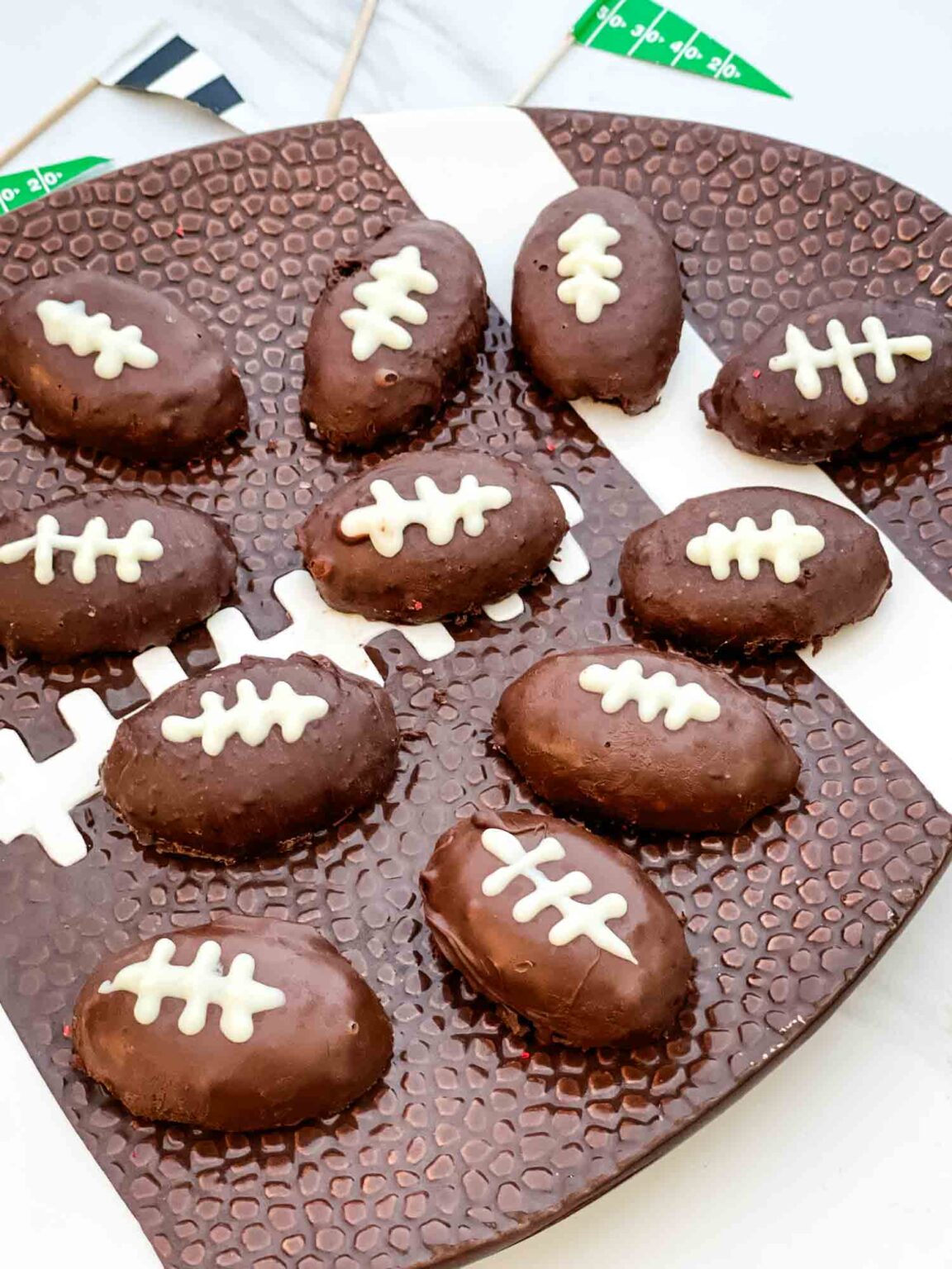 23 Easy Super Bowl Desserts for Football Season & Tailgating - ZEN AND ...