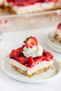 strawberry pretzel salad